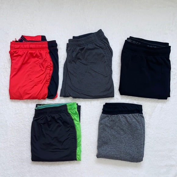 Under Armour Other - 5 Under Armour Athletic Shorts